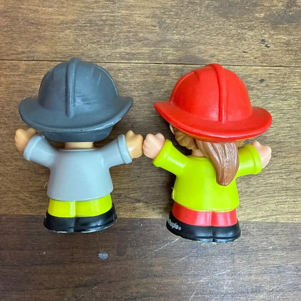 Fisher-Price Little People Helping Others Fire Truck & Figures 2016 Musical Toy